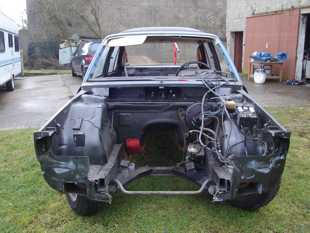 <<