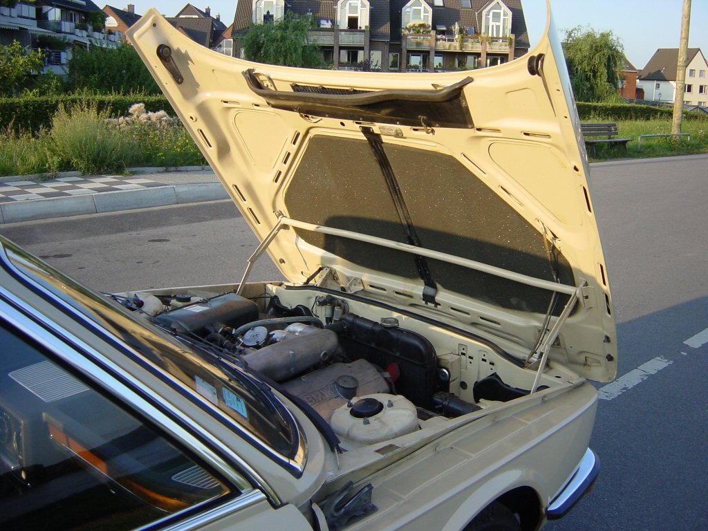 <<